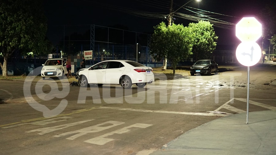 Imagem: Cruzamento tem identificacao de parada obrigatoria Mulher invade a preferencial e causa acidente entre dois veículos no Jardim Tropical