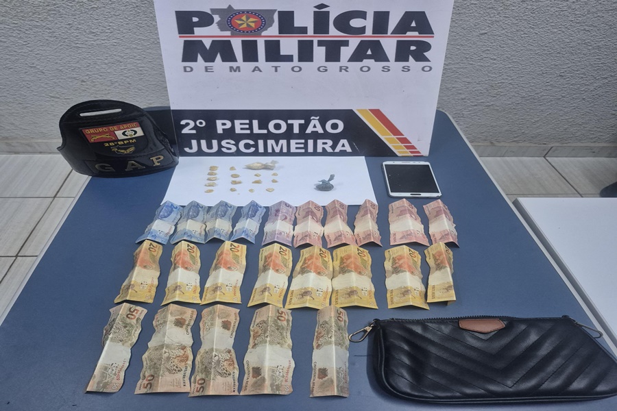 Imagem: Droga apreendida pelo GAP de Juscimeira Mulher é presa suspeita por tráfico de drogas em Juscimeira após descarte de bolsa com entorpecentes
