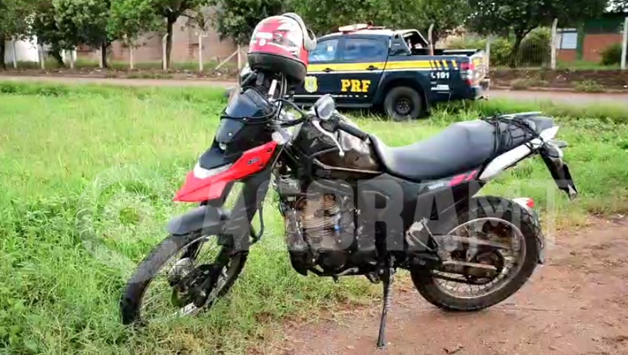 Imagem: Motocicleta que estava o idoso na BR 364 Idoso que conduzia motocicleta sofre fraturas em acidente de alto impacto na BR-364 em Rondonópolis