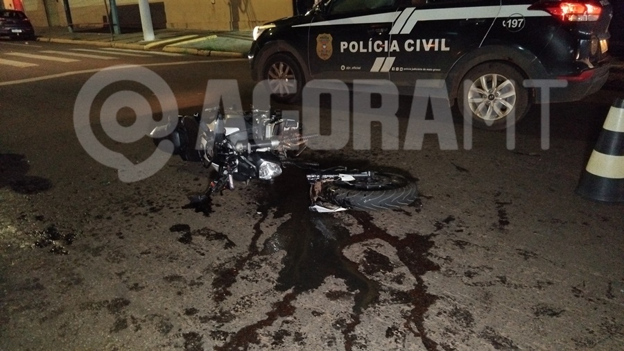 Imagem: O acidente aconteceu na Avenida Julio Campos Motorista de HB20 invade a preferencial e causa acidente de forte impacto; motociclista foi socorrido