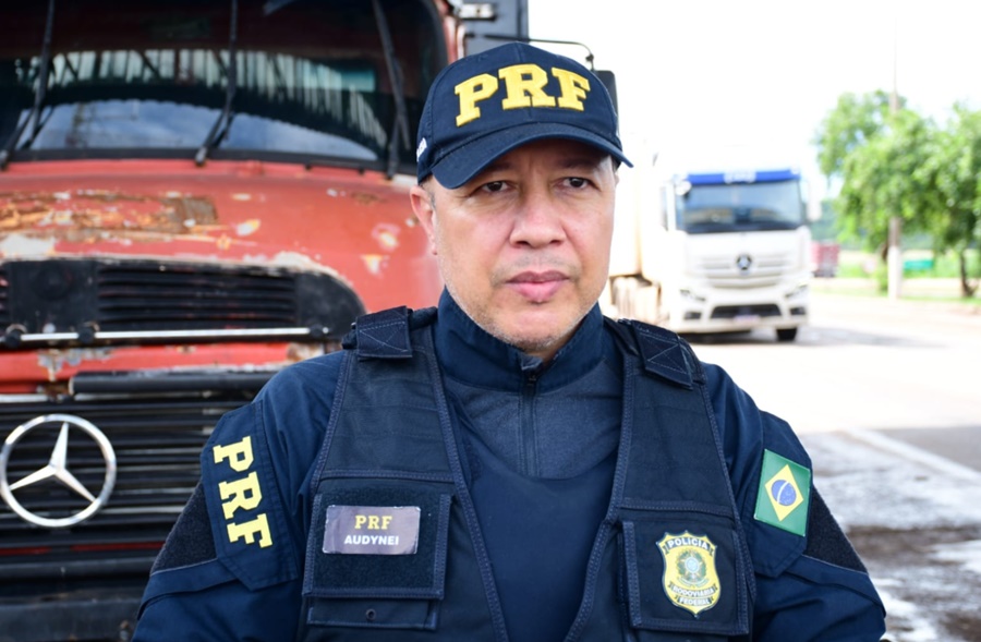 Imagem: PRF Audynei Operação conjunta entre PRF e Força Tática apreende caminhão com peças de veículos roubados e prende suspeitos