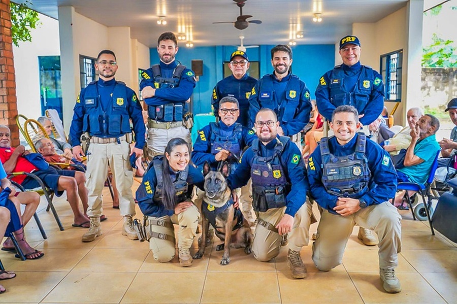 Imagem: PRF no Lar dos Idosos 01 Polícia Rodoviária Federal transforma rotina do Lar dos Idosos de Rondonópolis com visita solidária