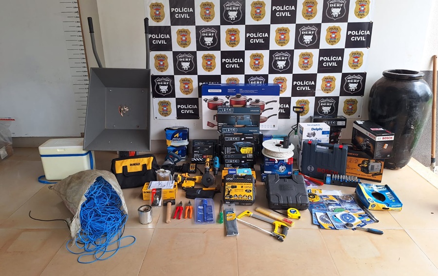 Imagem: Produtos furtados Casal suspeito por vários furtos no comércio de Rondonópolis é preso pela Polícia Civil