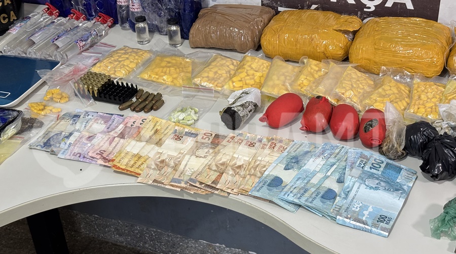 Imagem: Produtos ilicitos apreendidos pela Forca Tatica Tolerância Zero | Força Tática desarticula ponto de tráfico e prende dois indivíduos em Rondonópolis