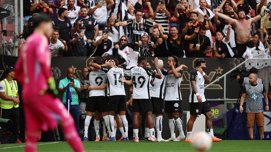 Imagem: Supercopa Corinthians campeao Com um jogador a menos Flamengo perde a Supercopa para o Corinthians