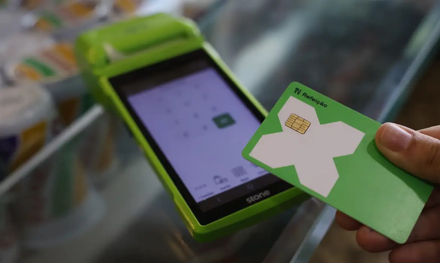 Imagem: Vale refeicao credito maquininha de cartao Novas regras para vales-alimentação e refeição entram em vigor