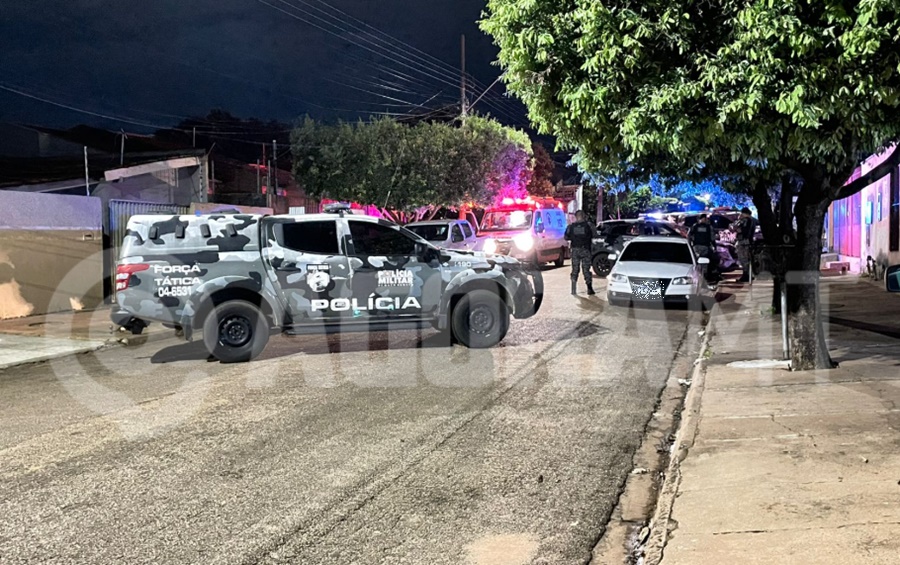 Imagem: Viatura da Forca Tatica no local 01 Suspeitos de facção criminosa mortos em confronto tinham extensas fichas criminais Imagem: Viatura da Forca Tatica no local 01 Suspeitos de facção criminosa mortos em confronto tinham extensas fichas criminais