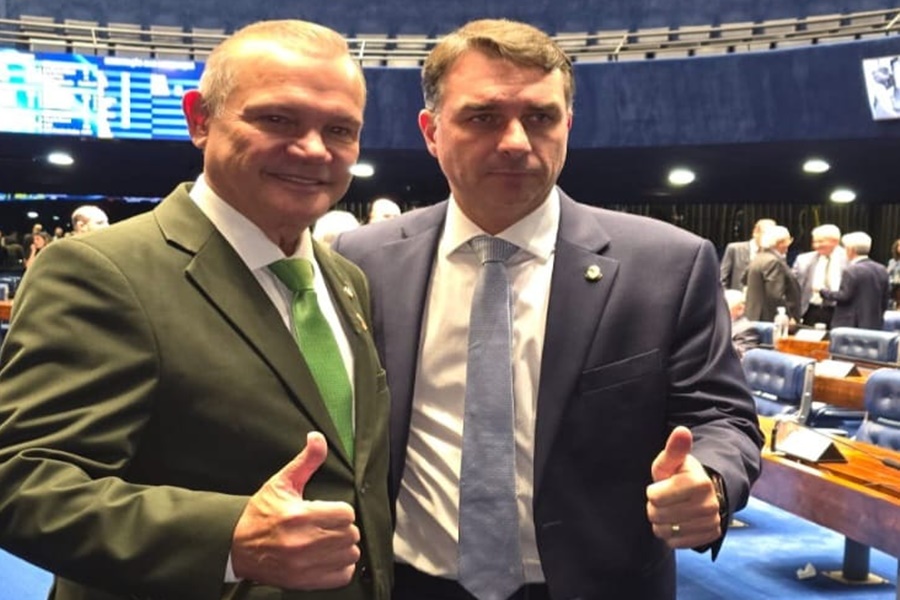 Imagem: Wellington Fagundes e Flavio Bolsonaro Após cravar chapa ao Governo em MT, Flávio Bolsonaro participa de reunião do PL nacional ao lado de Wellington Fagundes