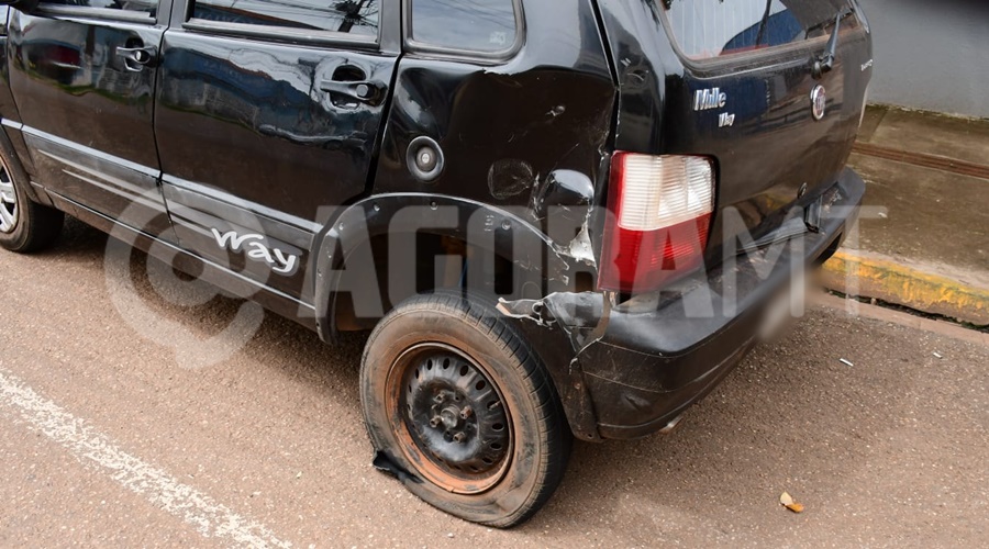Imagem: afb Motorista é alcançado por populares ao tentar fugir após colisão com motocicleta no Jardim Guanabara