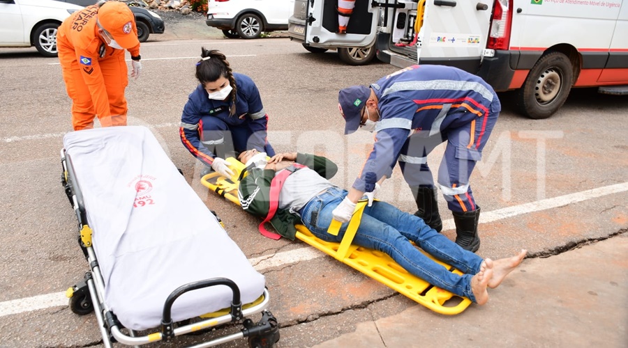 Imagem: cl l Motorista é alcançado por populares ao tentar fugir após colisão com motocicleta no Jardim Guanabara