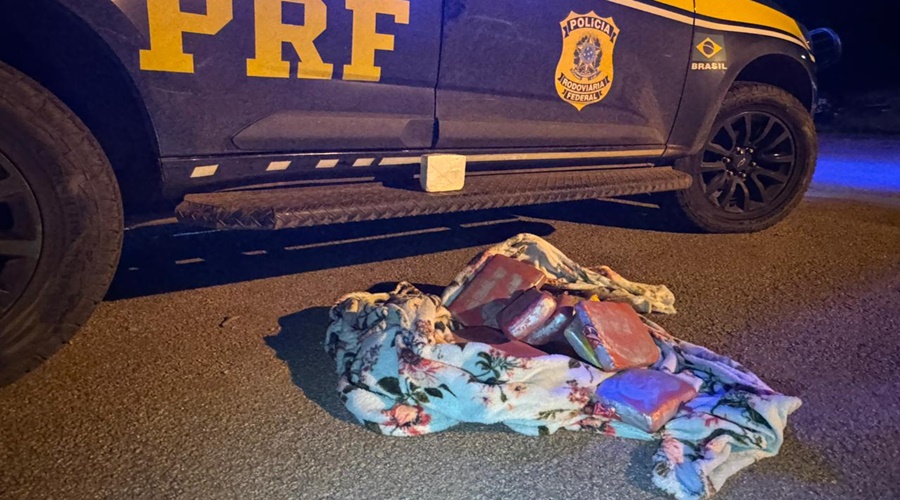 Imagem: Passageiras de ônibus interestadual são presas em flagrante na BR-364 transportando mais de 11 kg de drogas Imagem: Passageiras de ônibus interestadual são presas em flagrante na BR-364 transportando mais de 11 kg de drogas