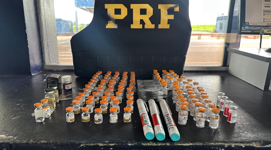 Imagem: dajknv Casal é preso na BR-364 com mais de 120 emagrecedores ilegais escondidos nas roupas íntimas Imagem: dajknv Casal é preso na BR-364 com mais de 120 emagrecedores ilegais escondidos nas roupas íntimas