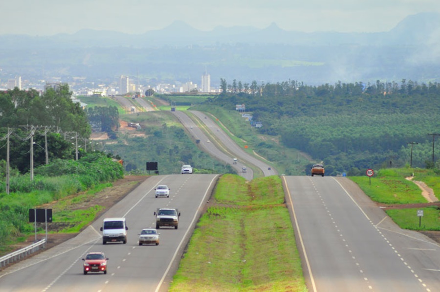 Imagem: rodovia trafego Nova Rota do Oeste prevê fluxo de 440 mil veículos durante feriadão de Carnaval; aumento pode chegar a 32%