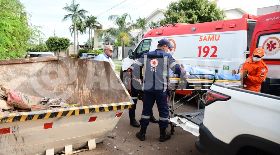 Imagem: vad%C2%B4l Motorista fica ferido após perder controle e bater em caçamba de entulho no Jardim Belo Horizonte
