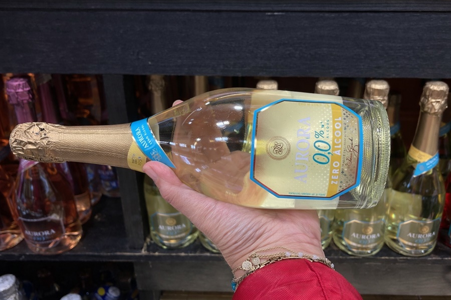 Imagem: vinho sem alcool Vinhos sem álcool ganham espaço nas prateleiras dos supermercados em regiões do Mato Grosso Imagem: vinho sem alcool Vinhos sem álcool ganham espaço nas prateleiras dos supermercados em regiões do Mato Grosso