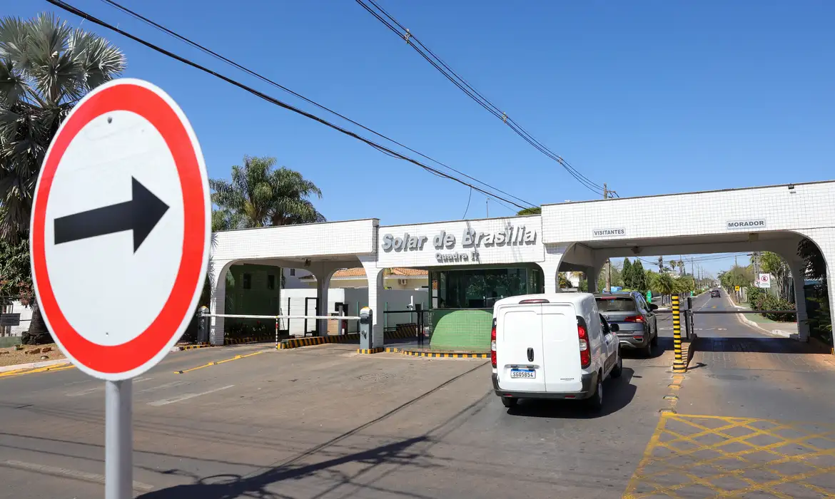 Imagem: 07082025 pzzb7345 Ministro Alexandre de Moraes proíbe drones perto da casa onde Bolsonaro cumpre prisão domiciliar Imagem: 07082025 pzzb7345 Ministro Alexandre de Moraes proíbe drones perto da casa onde Bolsonaro cumpre prisão domiciliar