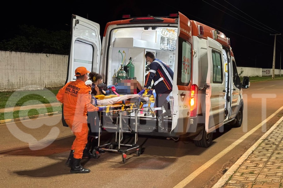 Imagem: A vitima foi socorrida e encaminhada para a UPA Condutora de Biz fica de ferida e é socorrida pelo Samu após acidente com caminhonete