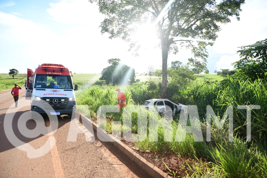 Imagem: Acidente na MT 383 Motorista fica ferido após perder controle de veículo e bater em árvore na MT-383 em Rondonópolis Imagem: Acidente na MT 383 Motorista fica ferido após perder controle de veículo e bater em árvore na MT-383 em Rondonópolis