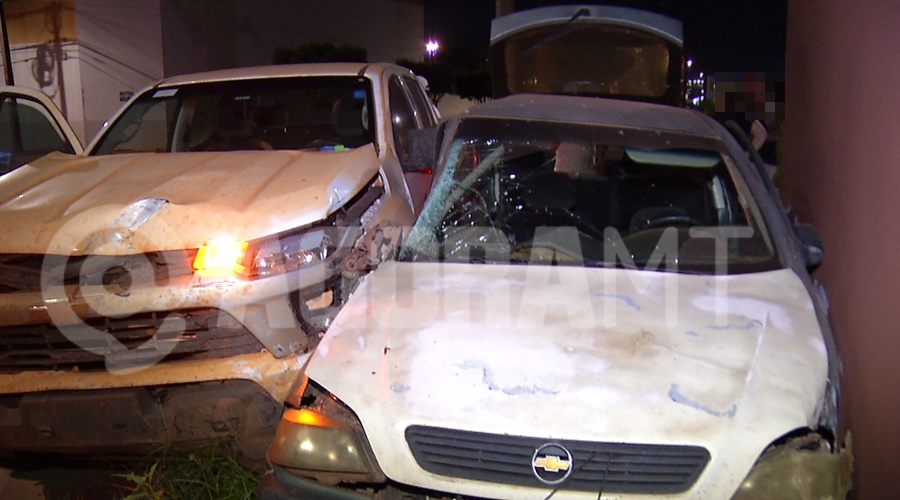 Imagem: Carros ficaram prensados Mal súbito ao volante causa colisão de alto impacto no Jardim Belo Horizonte em Rondonópolis
