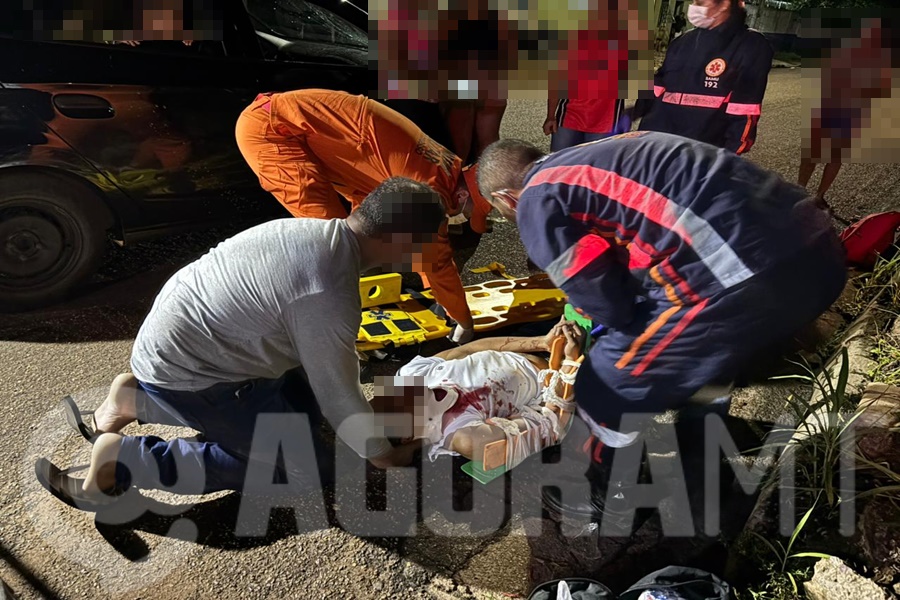 Imagem: Ciclista sendo socorrido pelo Samu Ciclista sofre fratura e sangramento intenso após colisão com carro no bairro Jardim Belo Panorama Imagem: Ciclista sendo socorrido pelo Samu Ciclista sofre fratura e sangramento intenso após colisão com carro no bairro Jardim Belo Panorama