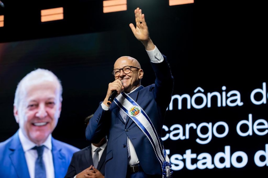 Imagem: Governador Pivetta Otaviano Pivetta recebe faixa de governador e reforça compromisso de seguir com investimentos em todas as áreas