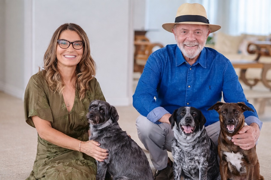 Imagem: Lula Janja e pets Lula ironiza gastos com cães no Brasil: "Na China não deve ter esse problema"
