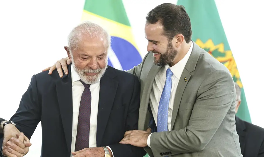 Imagem: Lula e Dario Dorigan Lula confirma Dario Durigan como novo ministro da Fazenda, após saída de Haddad