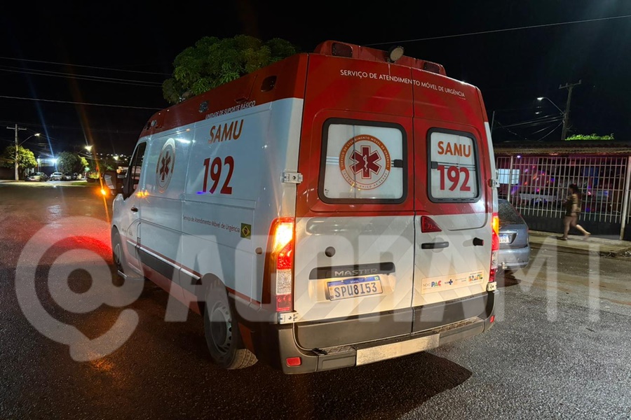 Imagem: Motociclista foi socorrido pelo Samu Motociclista se distrai ao passar em frente de casa noturna e colide em picape Strada no bairro Ana Carla Imagem: Motociclista foi socorrido pelo Samu Motociclista se distrai ao passar em frente de casa noturna e colide em picape Strada no bairro Ana Carla