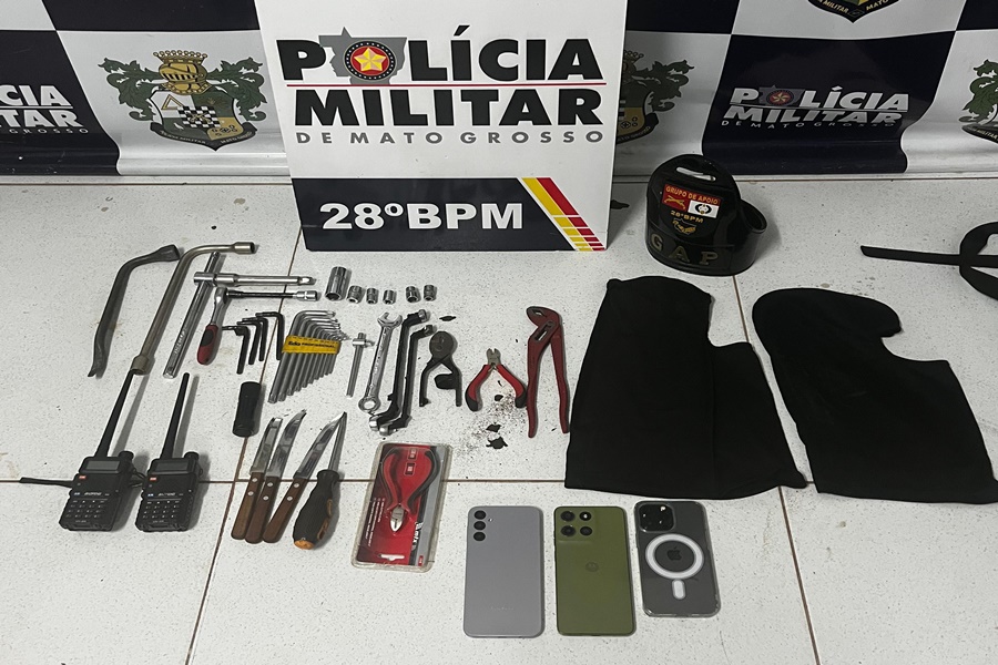 Imagem: Objetos apreendidos Polícia Militar prende três suspeitos por tentativa de furto de módulos em Jaciara