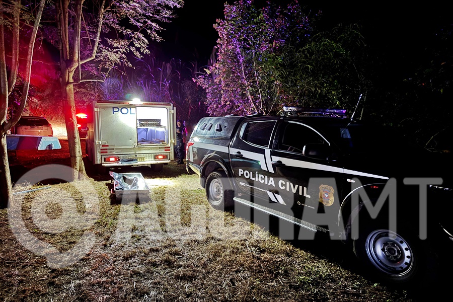 Imagem: Politec e Policia Civil no local Corpo em decomposição e amarrado é encontrado no Rio Vermelho em Rondonópolis Imagem: Politec e Policia Civil no local Corpo em decomposição e amarrado é encontrado no Rio Vermelho em Rondonópolis