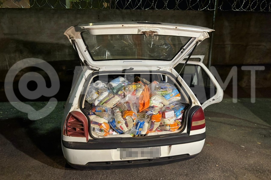 Imagem: Porta mala do carro estava recheado de cesta basica 5º BPM age rápido, prende suspeitos e impede que cestas básicas abasteçam facção