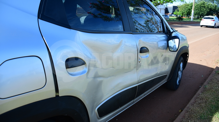 Imagem: Veiculo envolvido no acidente Idoso fica ferido após colidir em carro na rotatória do Anel Viário com Avenida dos Estudantes
