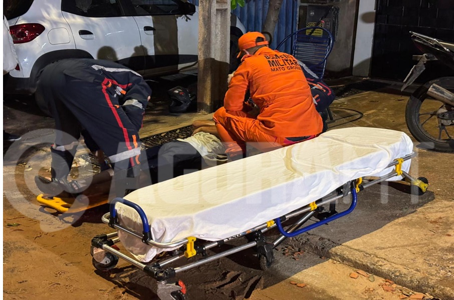 Imagem: Vitima sendo socorrida 2 Acidente entre duas motos deixa um ferido no bairro Nova Era Imagem: Vitima sendo socorrida 2 Acidente entre duas motos deixa um ferido no bairro Nova Era