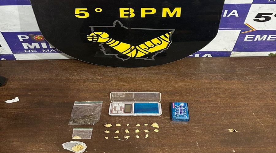 Imagem: WhatsApp Image 2026 03 03 at 14.01.53 1 Após cair em formigueiro, suspeito de tráfico é preso pela PM no bairro Vila Canaã em Rondonópolis Imagem: WhatsApp Image 2026 03 03 at 14.01.53 1 Após cair em formigueiro, suspeito de tráfico é preso pela PM no bairro Vila Canaã em Rondonópolis