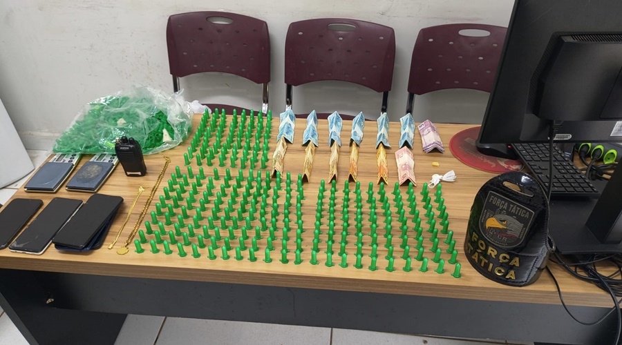 Imagem: WhatsApp Image 2026 03 16 at 14.05.17 Força Tática prende suspeitos por tráfico de drogas em Jaciara Imagem: WhatsApp Image 2026 03 16 at 14.05.17 Força Tática prende suspeitos por tráfico de drogas em Jaciara