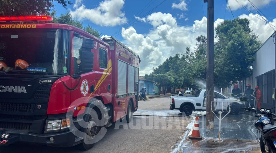 Imagem: WhatsApp Image 2026 03 18 at 13.56.41 1 Veículo pega fogo no Jardim Primavera e mobiliza Corpo de Bombeiros em Rondonópolis
