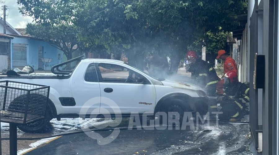 Imagem: WhatsApp Image 2026 03 18 at 13.56.41 Veículo pega fogo no Jardim Primavera e mobiliza Corpo de Bombeiros em Rondonópolis