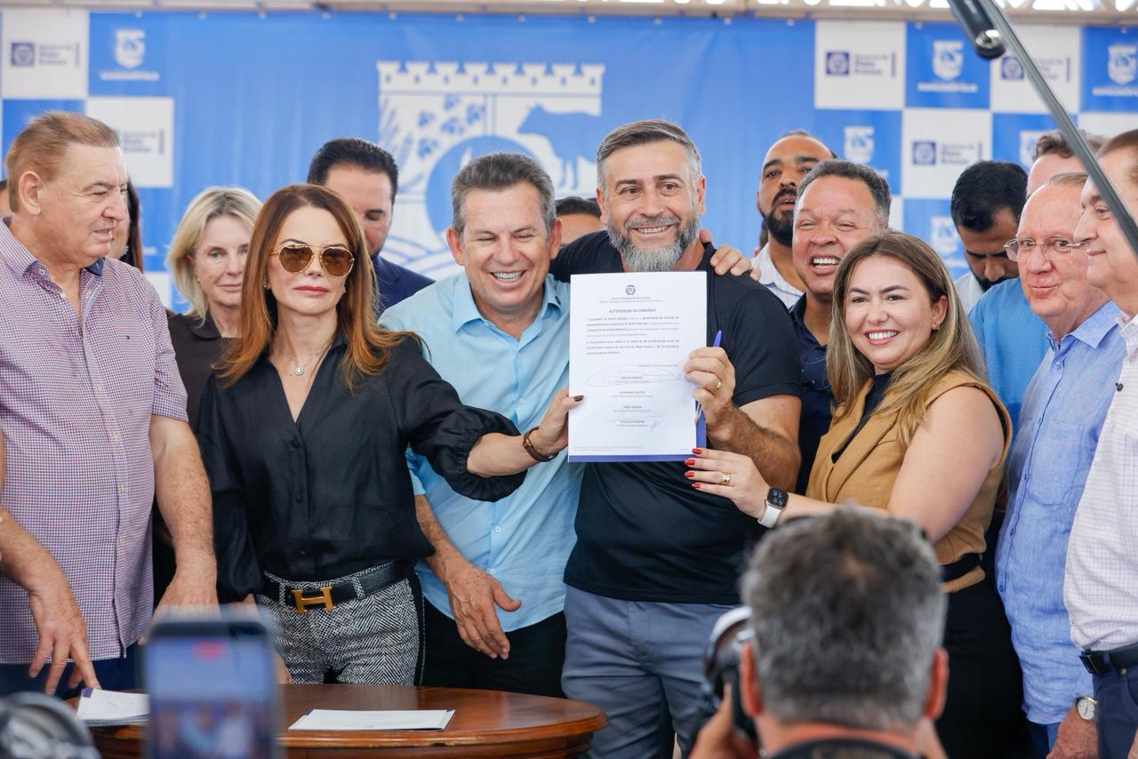 Imagem: WhatsApp Image 2026 03 23 at 16.03.59 1 Paulo Schuh celebra assinatura de convênio de R$ 64 milhões para 100% de asfalto no Sagrada Família
