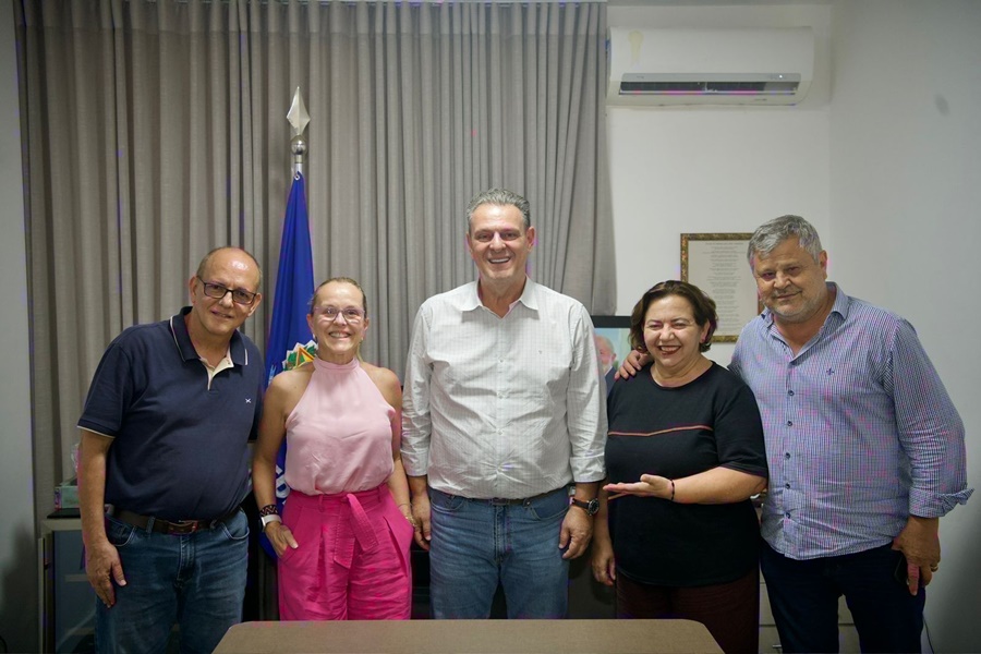 Imagem: Ze Carlos do Patio e Dona Neuma se filiam ao PV 01 Filiação de Zé Carlos do Pátio e Neuma de Moraes ao PV reforça federação e movimenta cenário político em MT Imagem: Ze Carlos do Patio e Dona Neuma se filiam ao PV 01 Filiação de Zé Carlos do Pátio e Neuma de Moraes ao PV reforça federação e movimenta cenário político em MT