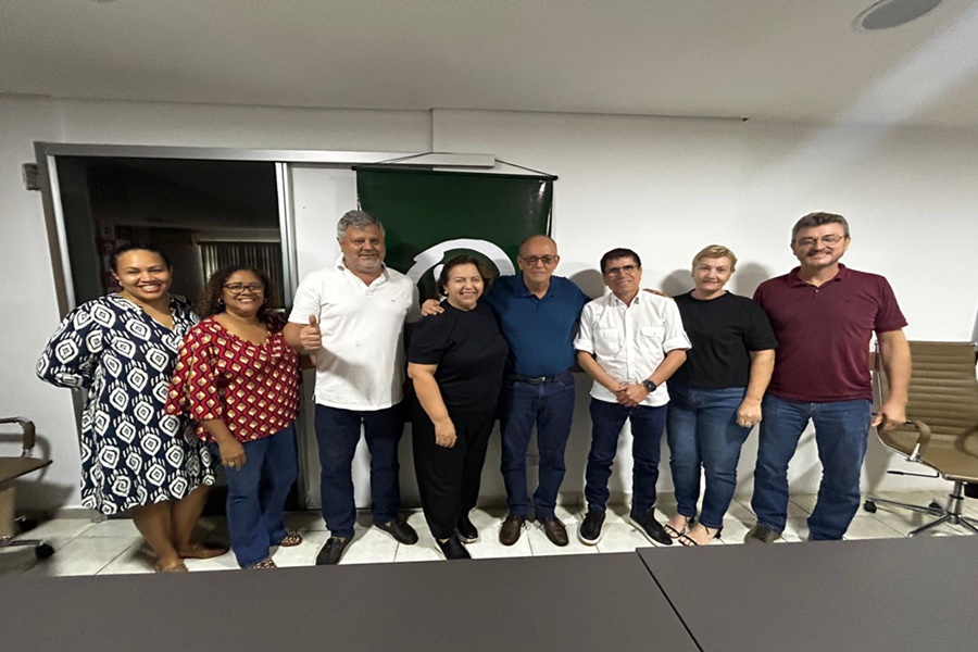 Imagem: Ze Carlos do Patio e Dona Neuma se filiam ao PV Filiação de Zé Carlos do Pátio e Neuma de Moraes ao PV reforça federação e movimenta cenário político em MT Imagem: Ze Carlos do Patio e Dona Neuma se filiam ao PV Filiação de Zé Carlos do Pátio e Neuma de Moraes ao PV reforça federação e movimenta cenário político em MT