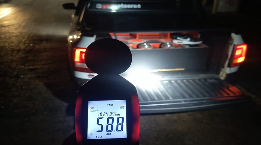 Imagem: adknv Menor é flagrado dirigindo carro com som alto e é apreendido por poluição sonora em Rondonópolis
