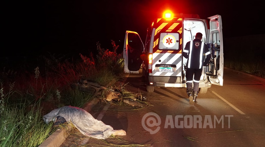 Imagem: bfafb Motociclista morre após perder controle da moto e bater em guarda-corpo na Avenida das Torres Imagem: bfafb Motociclista morre após perder controle da moto e bater em guarda-corpo na Avenida das Torres