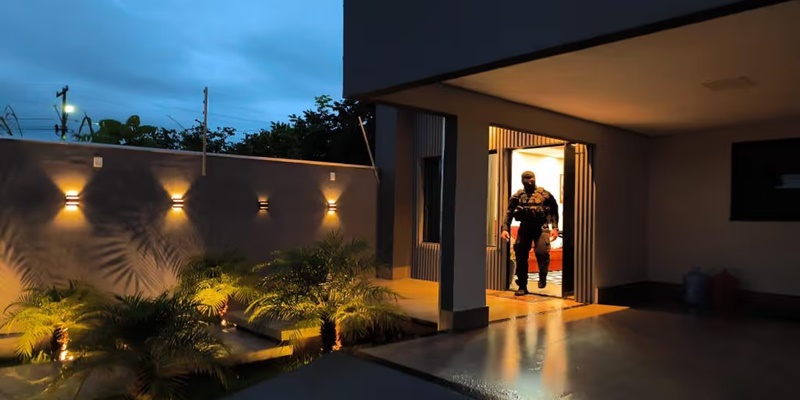 Imagem: cats 97 Polícia Civil cumpre 100 ordens judiciais e desarticula esquema de R$ 200 milhões em lavagem de dinheiro Imagem: cats 97 Polícia Civil cumpre 100 ordens judiciais e desarticula esquema de R$ 200 milhões em lavagem de dinheiro