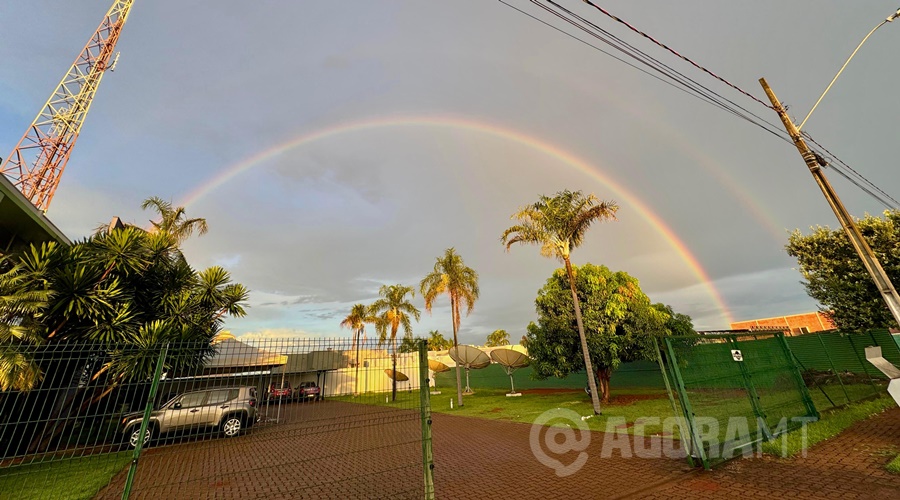 Imagem: fbv fsc Arco-íris completo encanta moradores e se torna cenário frequente em Rondonópolis