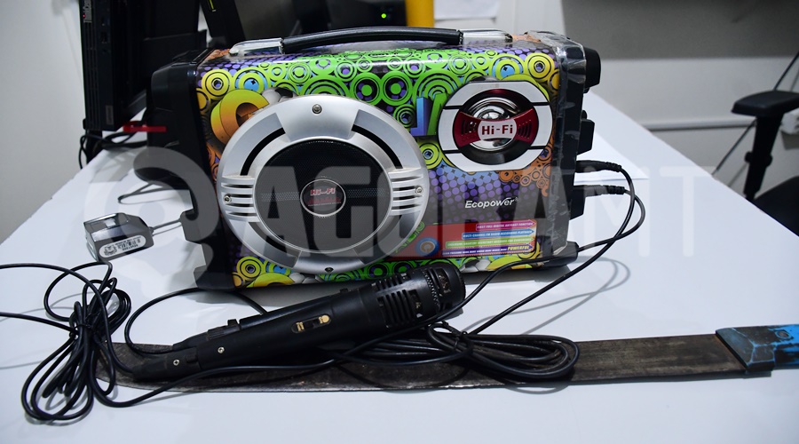 Imagem: spdv Idoso é preso ao usar caixa de som e microfone para ameaçar matar parentes com facão na Vila Operária