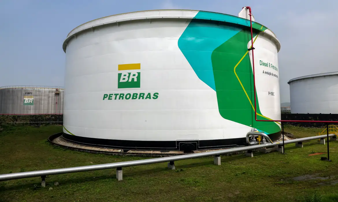 Imagem: tanque de diesel r5 na rpbc foto wilson melo agencia petrobras Guerra no Oriente Médio: governo vai monitorar mercado de combustíveis Imagem: tanque de diesel r5 na rpbc foto wilson melo agencia petrobras Guerra no Oriente Médio: governo vai monitorar mercado de combustíveis