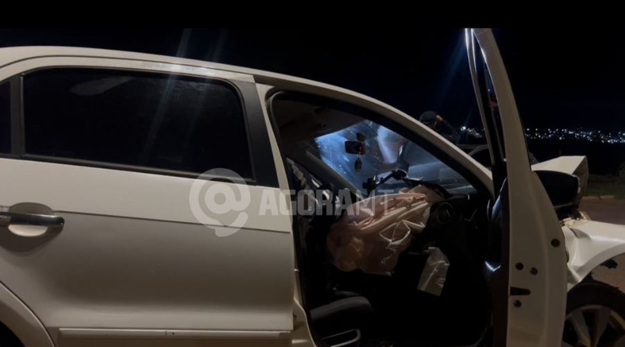 Imagem: 2 1 Motorista de aplicativo embriagado perde o controle da direção e colide contra poste na Avenida dos Estudantes