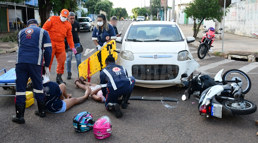 Imagem: Acidenta area cental 03 Colisão entre carro e moto deixa duas pessoas feridas em cruzamento na área central de Rondonópolis