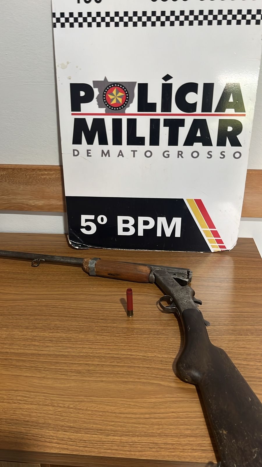 Imagem: Arma apreendida 1 Homem é preso em Pedra Preta por tentativa de homicídio, ameaça e furto