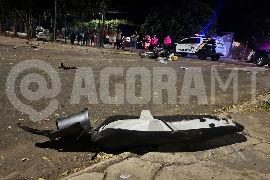 Imagem: Banco da moto da vitima Caminhonete que fugia da PM mata motociclista após colisão em Rondonópolis
